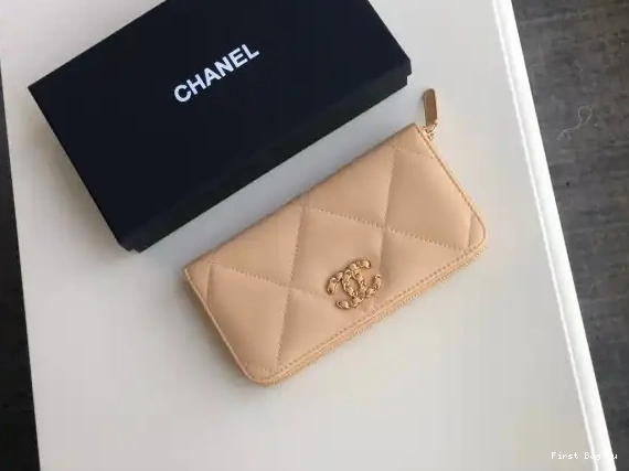 First Bag Ru ZIPPED WALLET 19 CHANEL 0516